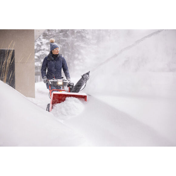 Troy-Bilt&reg; Storm&trade; 2620 Snow Blower Clearing Driveway