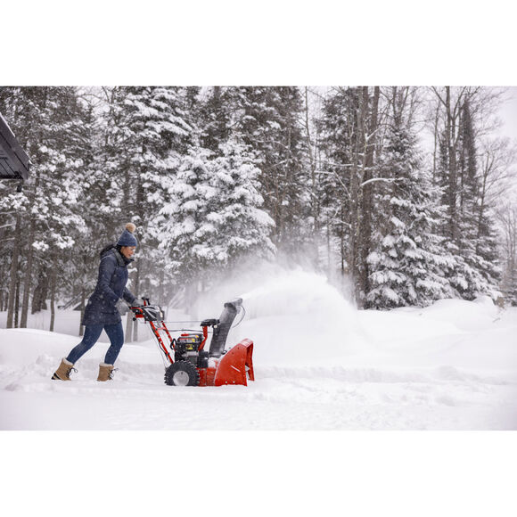 Troy-Bilt&reg; Storm&trade; 2620 Snow Blower Clearing Driveway