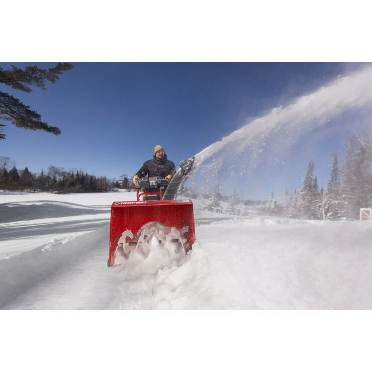 Troy-Bilt&reg; Storm&trade; 2890 Snow Blower Clearing Driveway